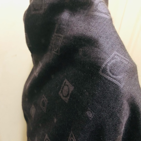 Salvadore Ferragamo Scarf/Shawl. 72” By 30”. 100% Cashmere. Long. - Picture 8 of 15